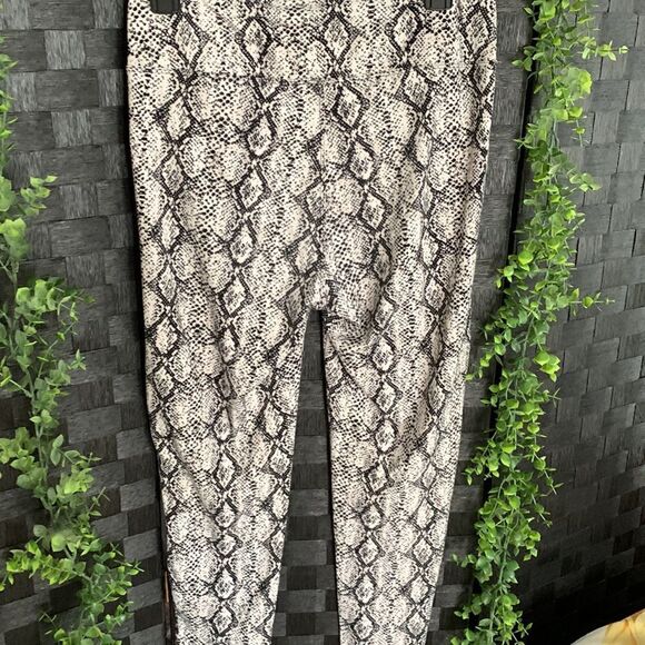 ZENANA Size XL reptile print black and white leggings - Picture 2 of 7
